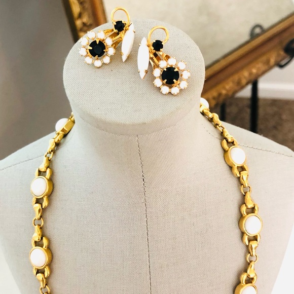 Vintage Signed Necklace & Adorable Flower Earrings - Picture 6 of 16